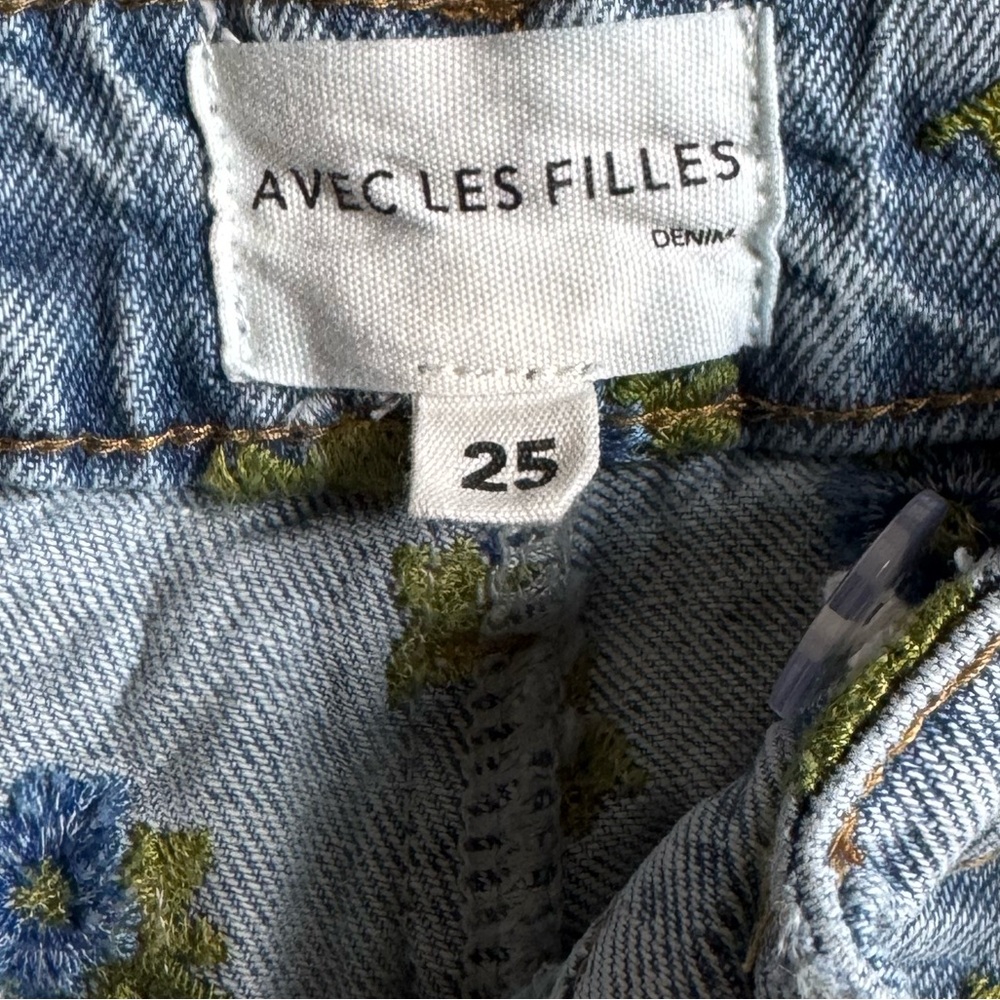 Avec Les Filles Women's Blue Floral Embroidered Relaxed Tapered Jeans | Size 25 - Picture 11 of 11
